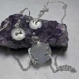 NRT Avon Silver Tone Moon Shimmer Cabochon Crystal Necklace and Earrings Set